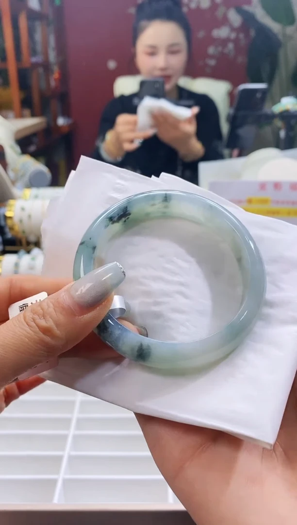 【闪购商品】翡翠手镯未镶嵌85冰飘花58-60/12.4*7.6