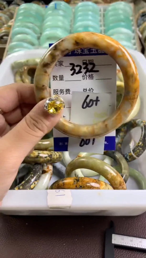 【闪购商品】蛇纹石玉手镯未镶嵌3232