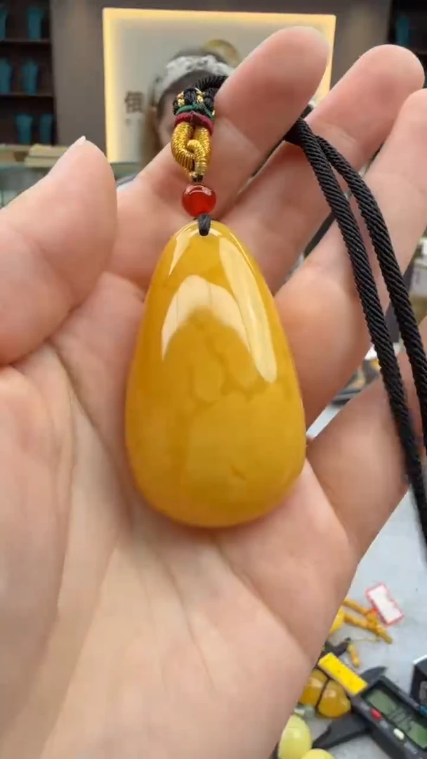 琥珀颈饰未镶嵌489秒拍号 假一罚三