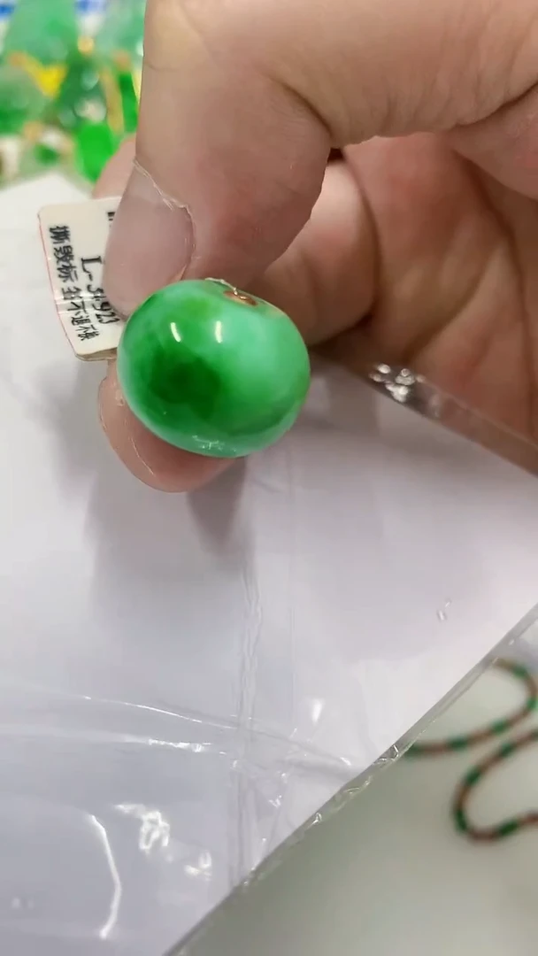 翡翠未镶嵌颈饰挂件