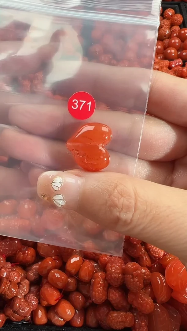 颈饰未镶嵌南红玛瑙1