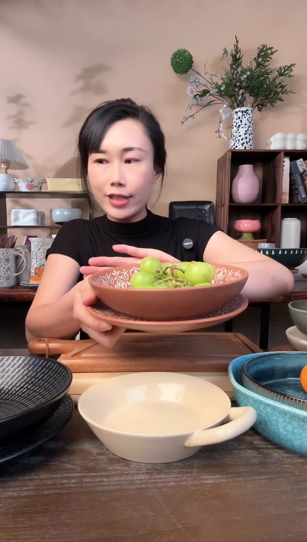 8英寸浮雕砖红碗盘微瑕