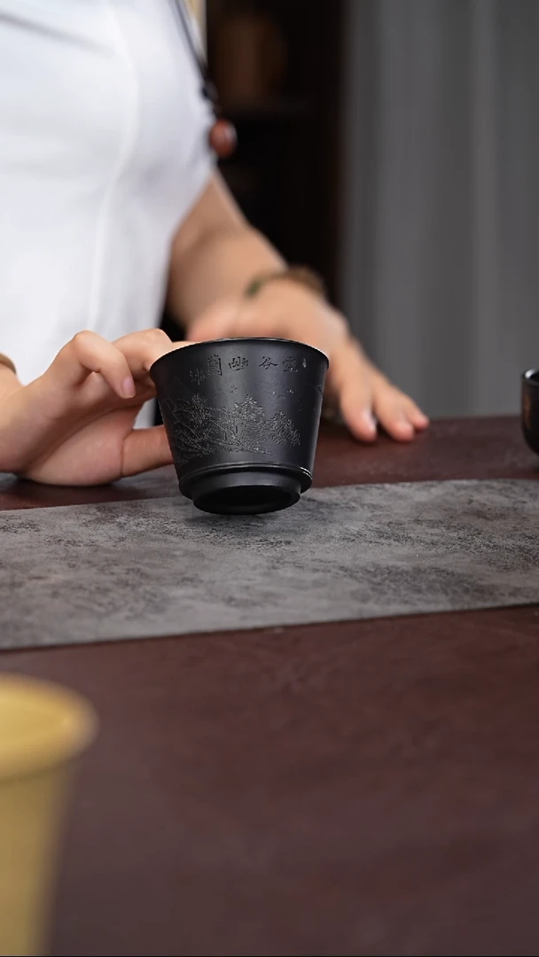 茶杯紫砂朱泥焐灰 刻绘山水