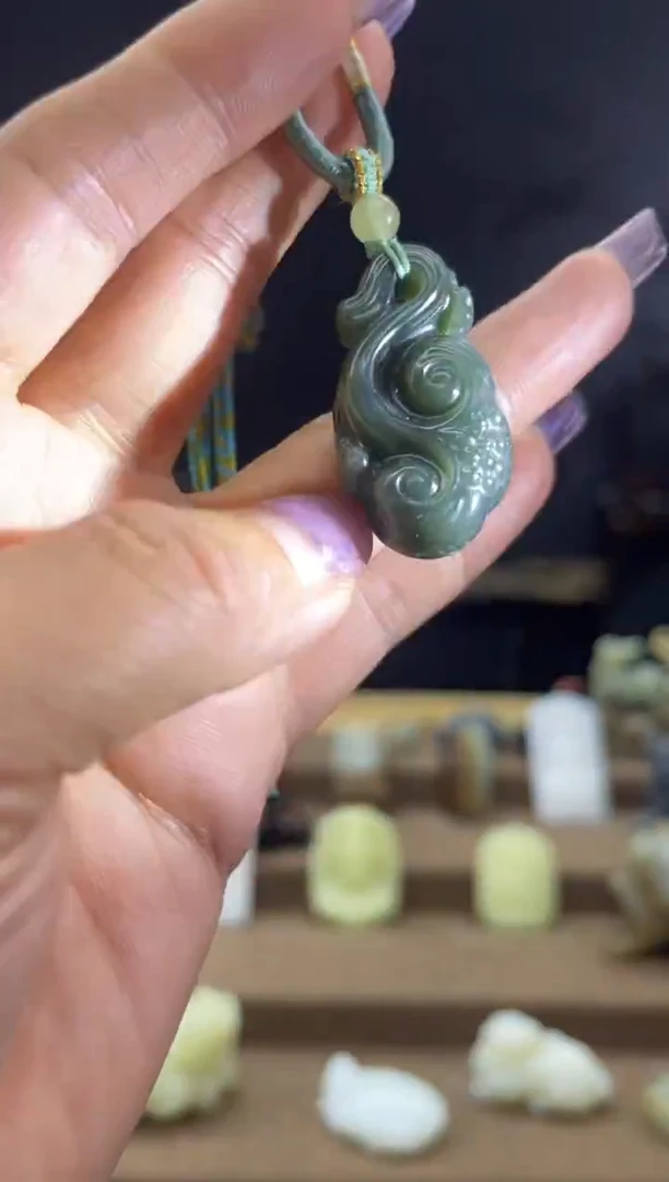 颈饰未镶嵌和田玉1