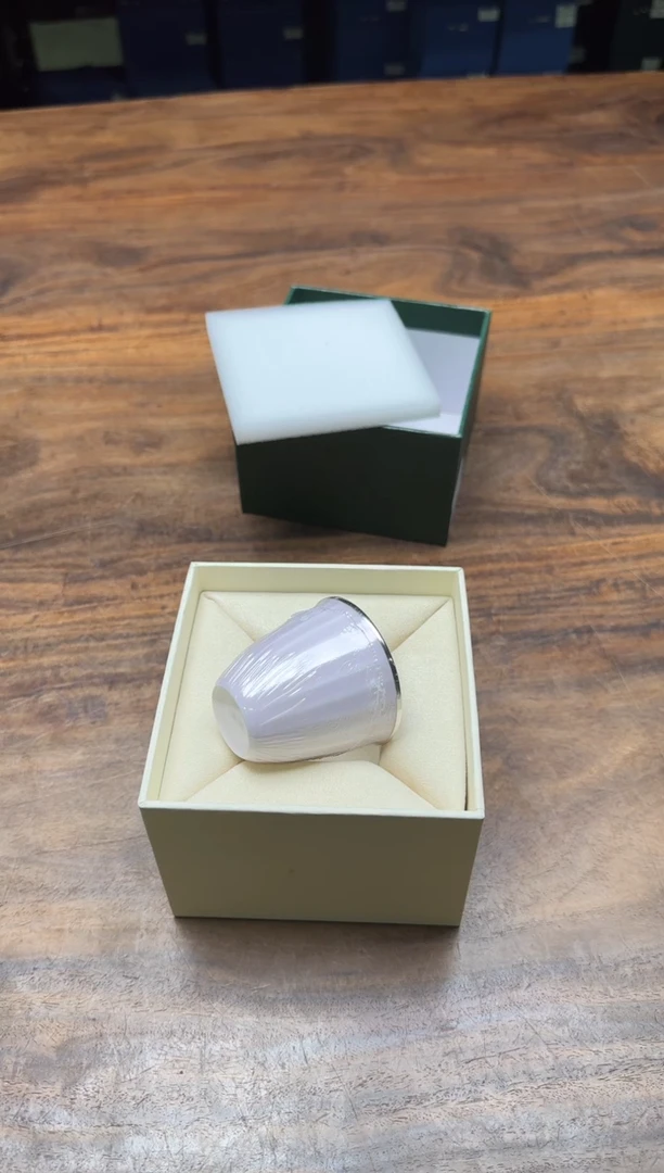 ?****?呆坐 粉瓷包银杯