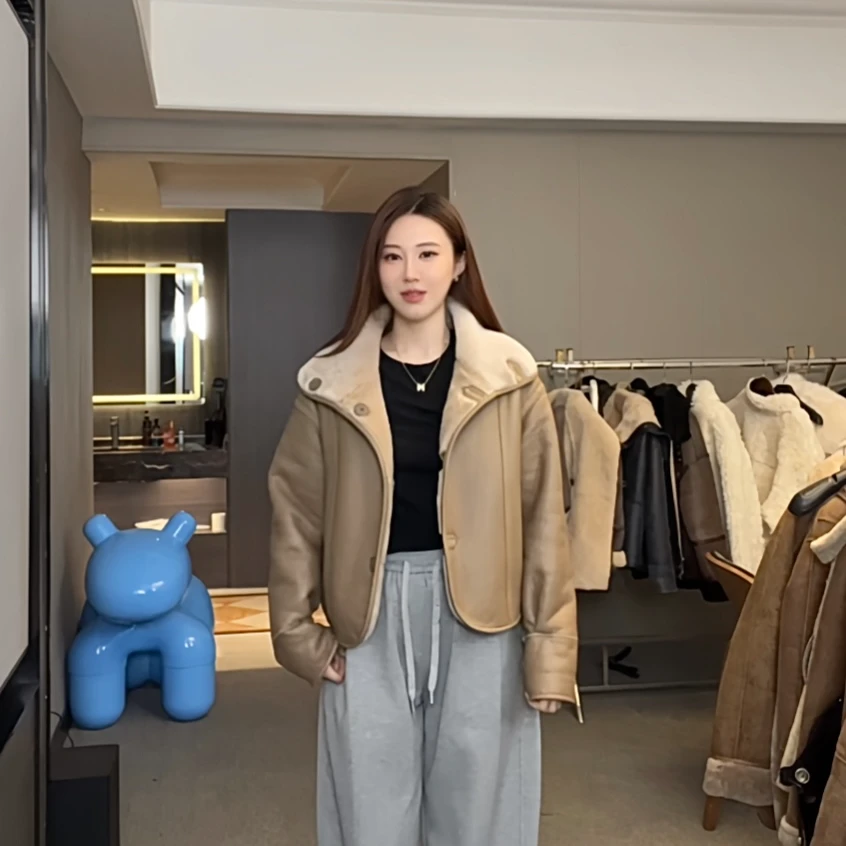 YYJL2559皮毛一体外套女短款单排扣两面穿真皮羊羔毛皮草