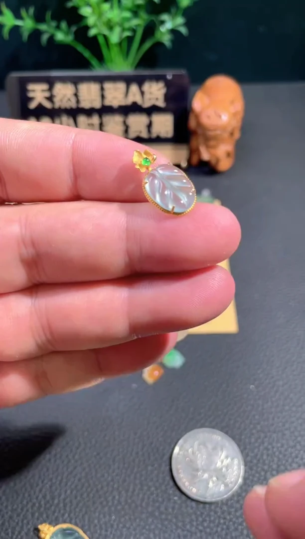 颈饰18K金镶嵌翡翠翡翠