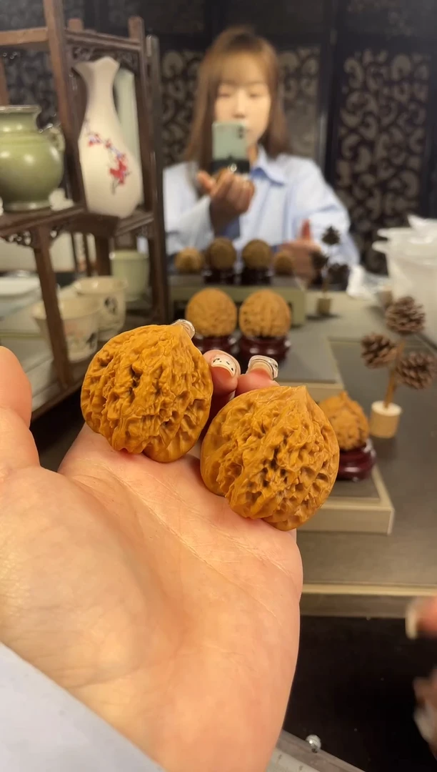 【闪购商品】文玩核桃把件盘龙虎头40尺-