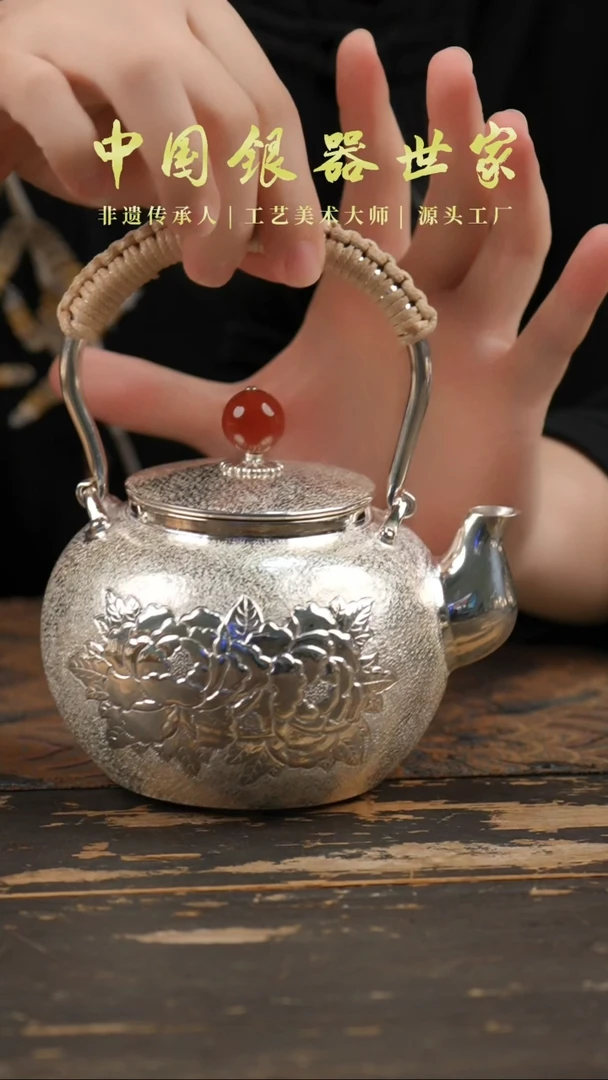 手工雕刻莲花提梁壶