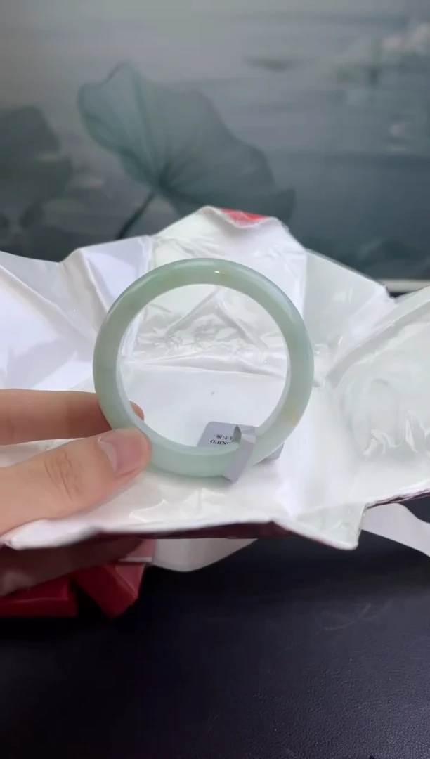 翡翠手镯未镶嵌翡翠手镯