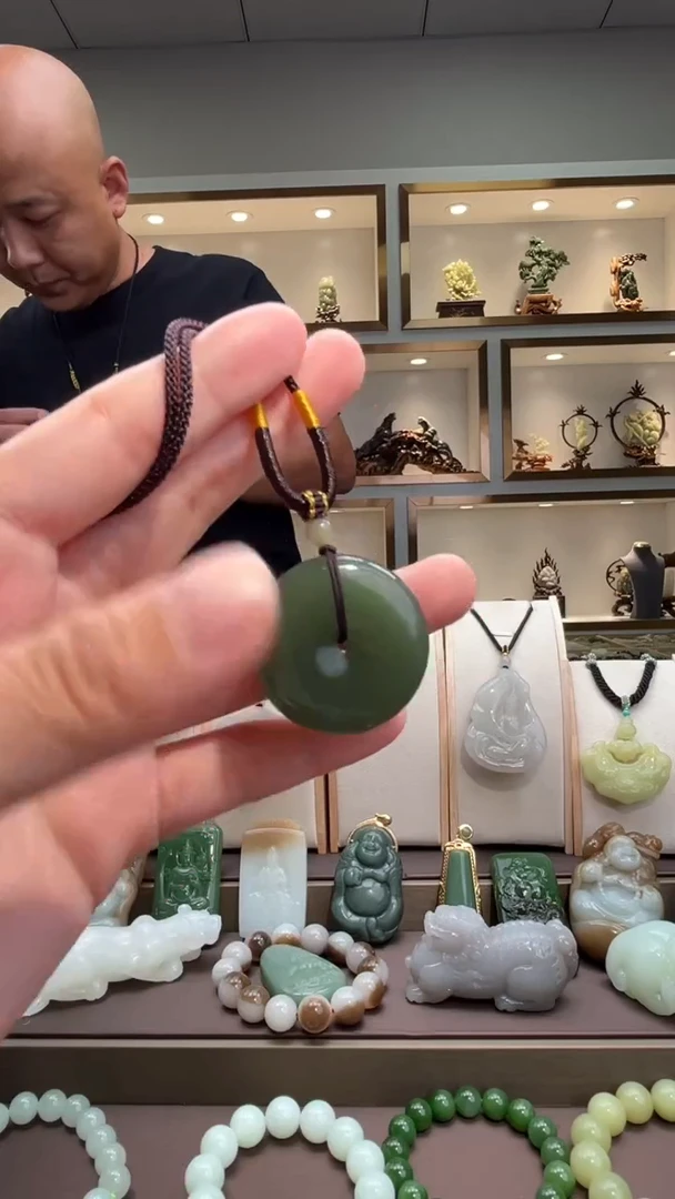 颈饰未镶嵌和田玉苏