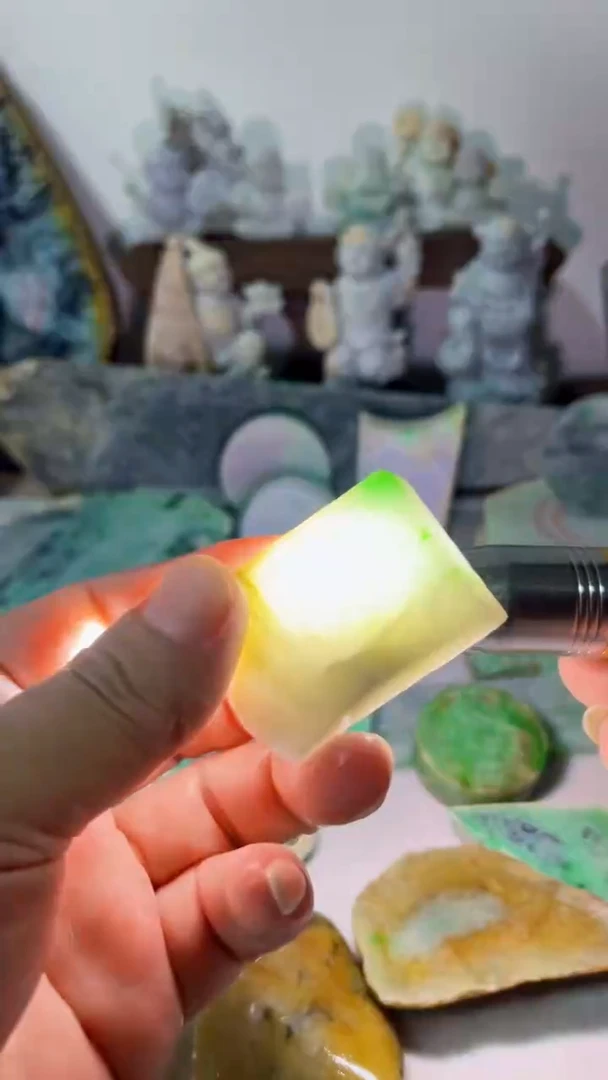 【闪购商品】翡翠吊坠(不含链)未镶嵌A225