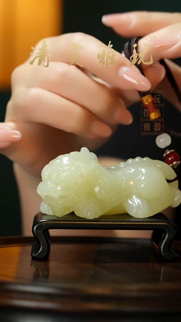 玉《吞金貔貅》手把件摆件
