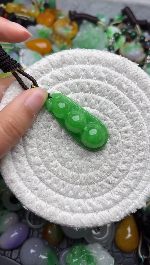 颈饰未镶嵌翡翠缅甸翡翠吊坠
