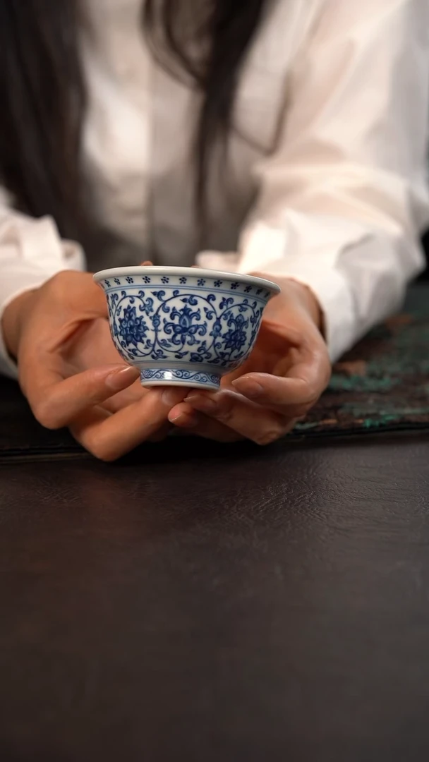 贵红窑青花缠枝莲永乐压手杯