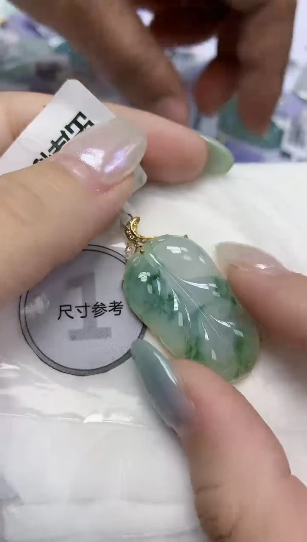 翡翠18K金镶嵌颈饰天然缅甸翡翠A货9元证书费自理