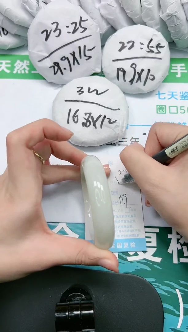 【闪购商品】石英质玉手镯未镶嵌K205-58