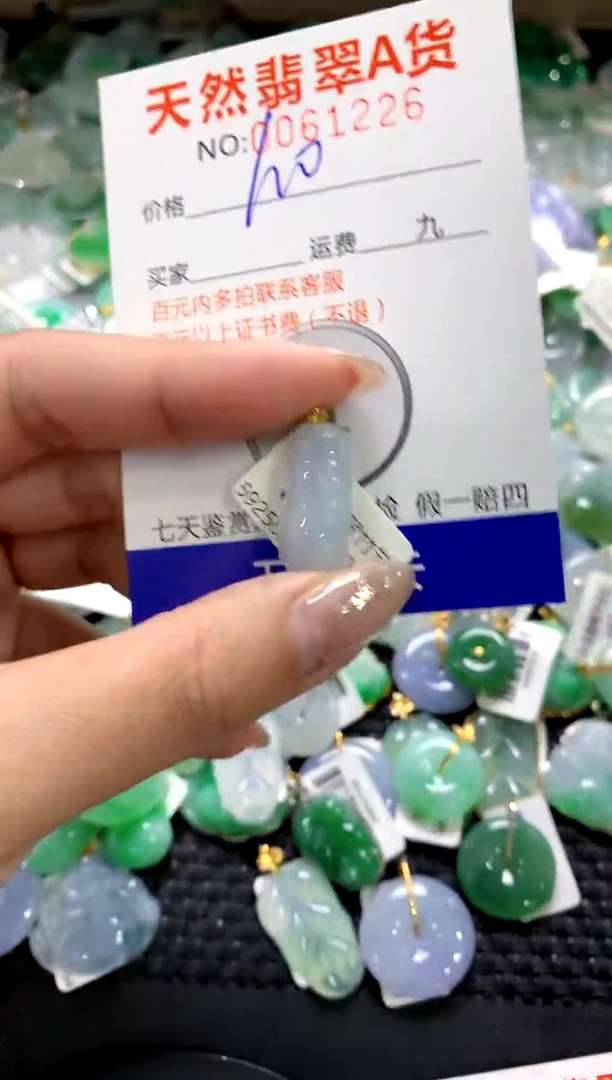 颈饰18K金镶嵌翡翠1111111111111111
