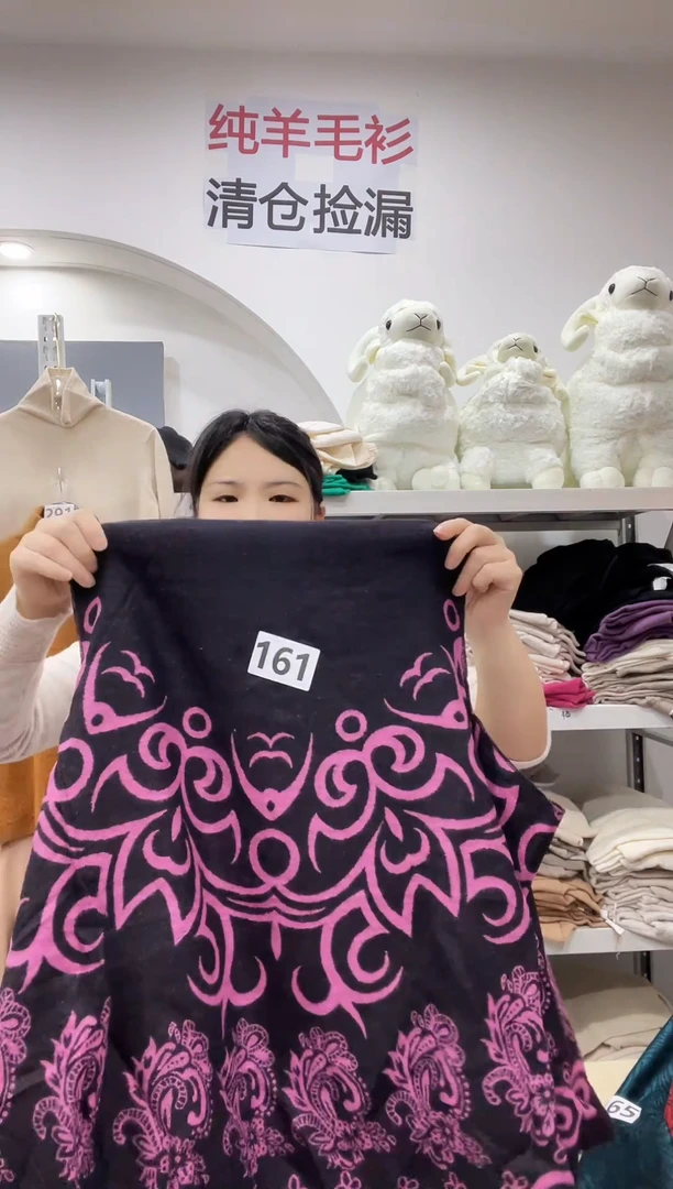 161/商场撤柜围巾披肩