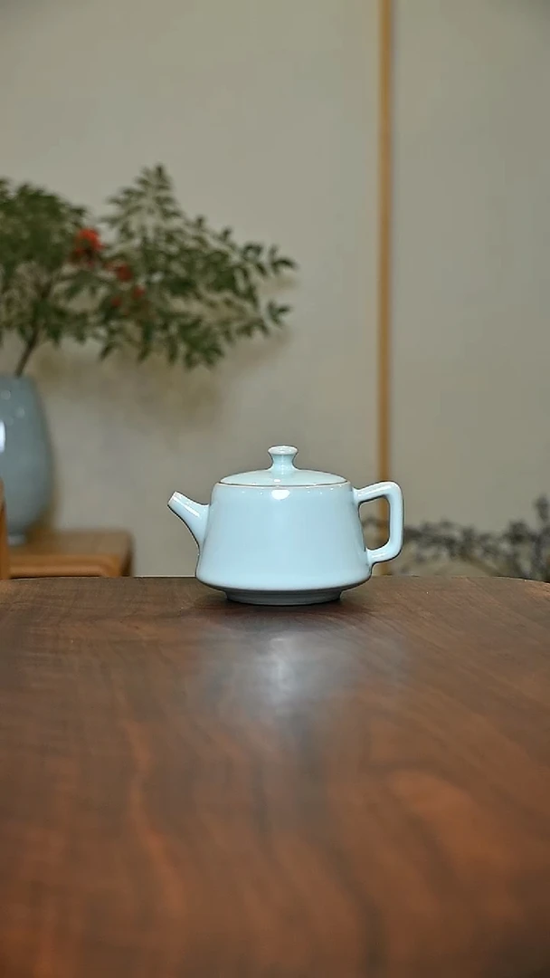 井栏壶 天青 微瑕 朱法喜款