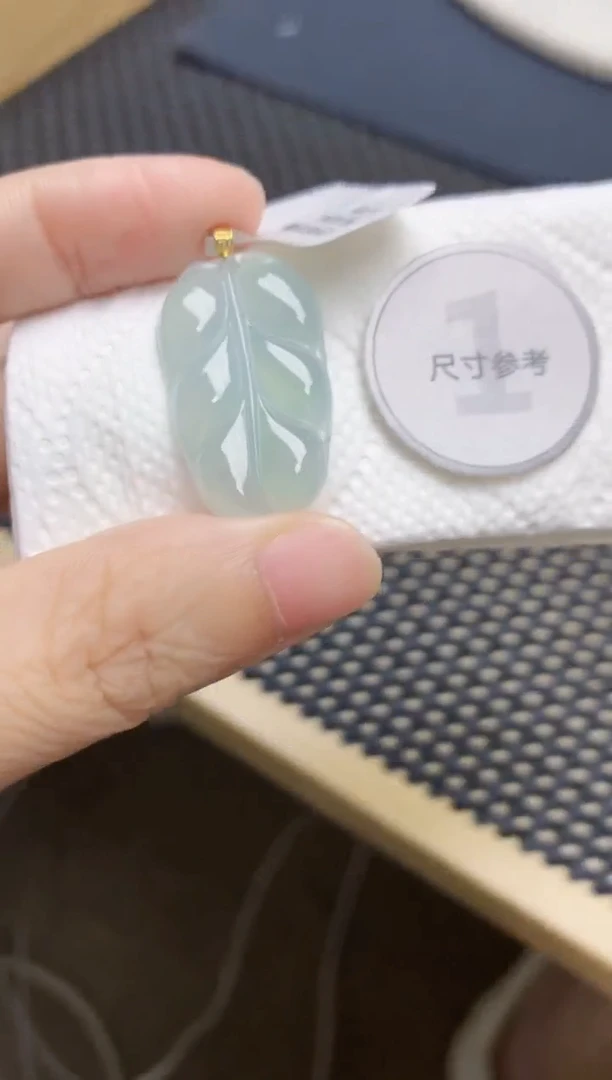 翡翠18K金镶嵌颈饰天然缅甸A货翡翠