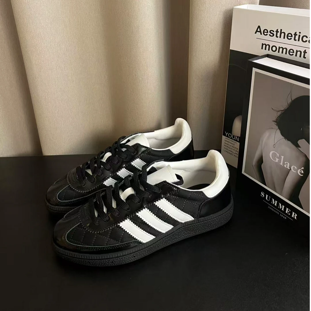 【AiAi】黑武士德训 蜡感头层小牛皮三杠平底休闲鞋（）