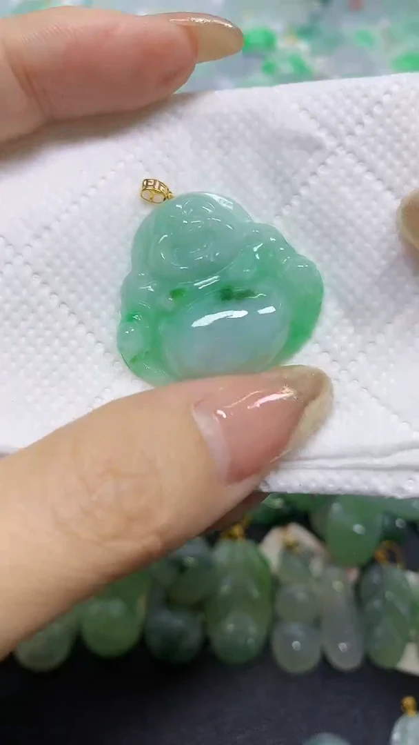 颈饰18K金镶嵌翡翠A货