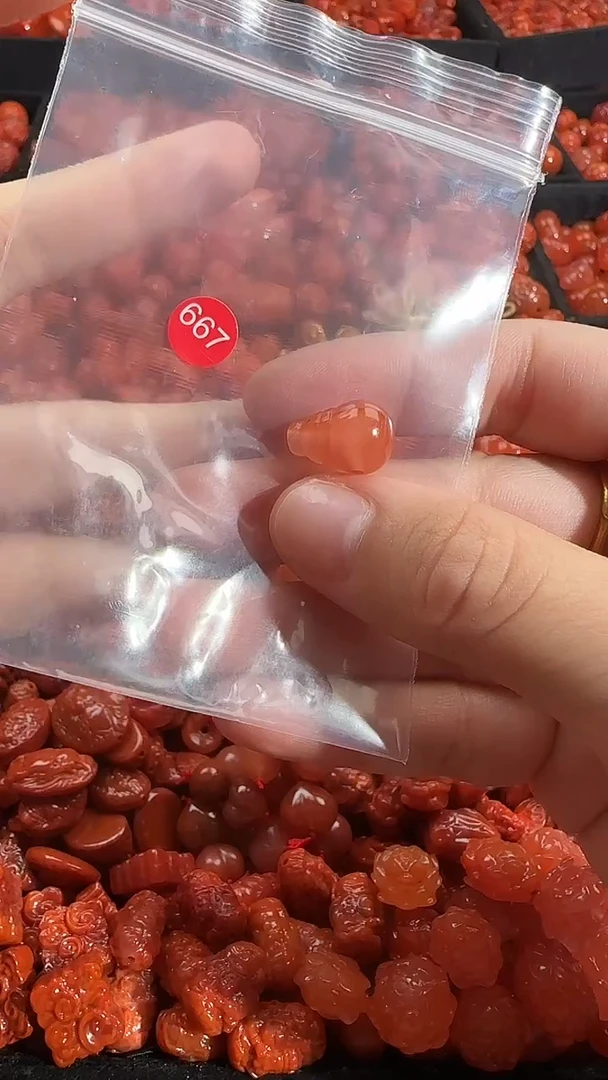 颈饰未镶嵌南红玛瑙1