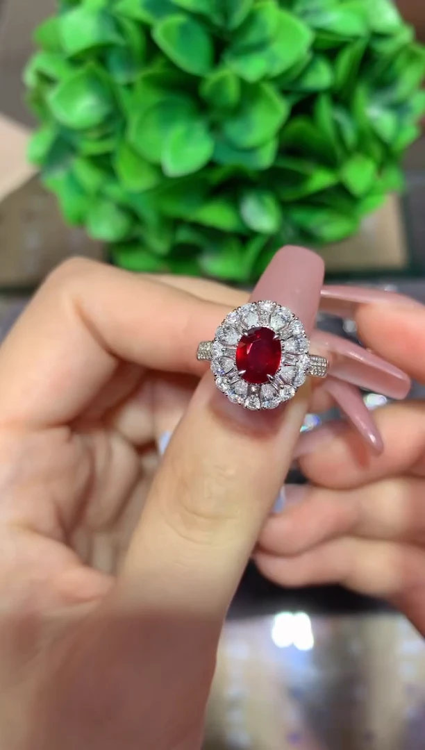 18K金镶嵌戒指红宝石1.39CT
