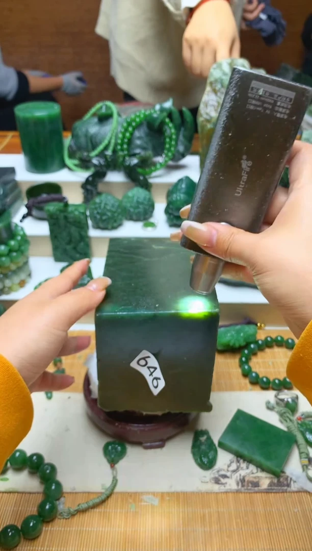 未镶嵌和田玉摆件1