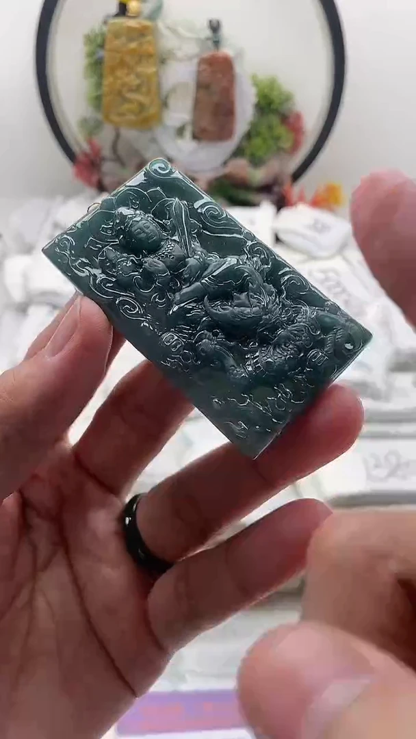 颈饰未镶嵌翡翠虚空藏