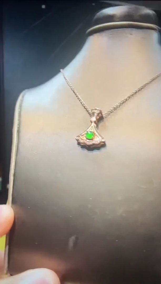 翡翠未镶嵌吊坠(不含链)多样性发货其一不含链