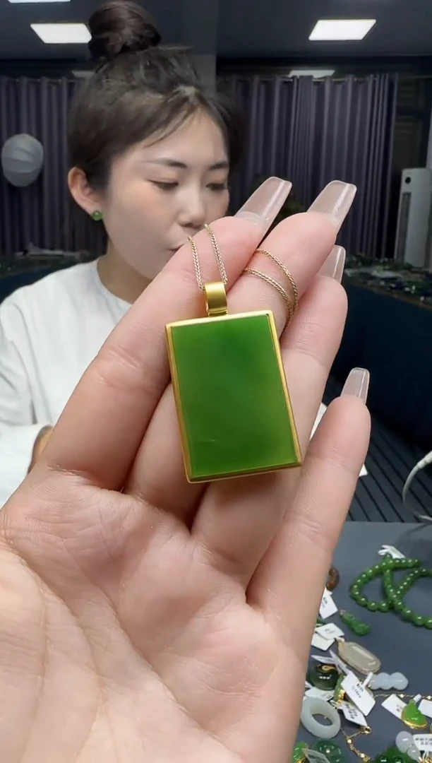 【闪购商品】和田玉挂件18K金镶嵌1