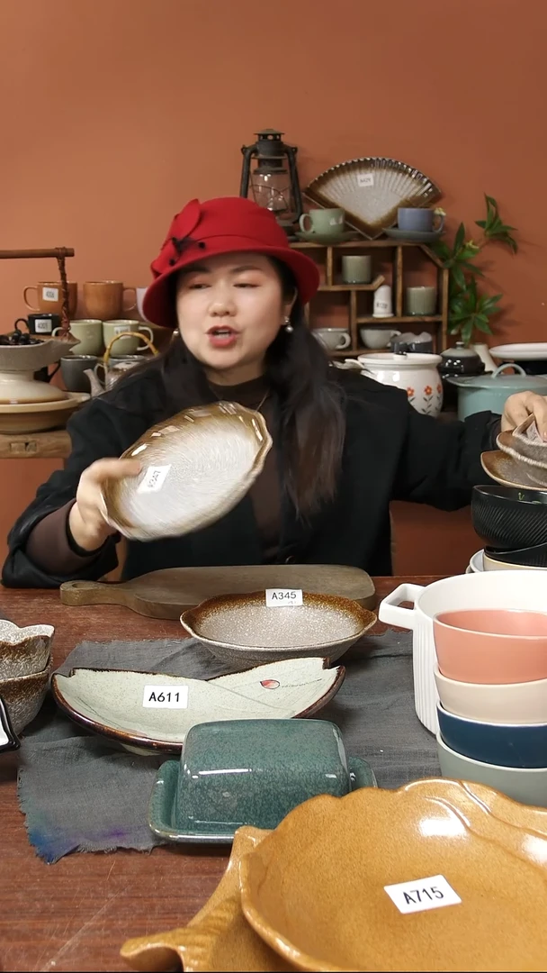 陶瓷A347 一只陶瓷粗陶花边盘可能微瑕20*3