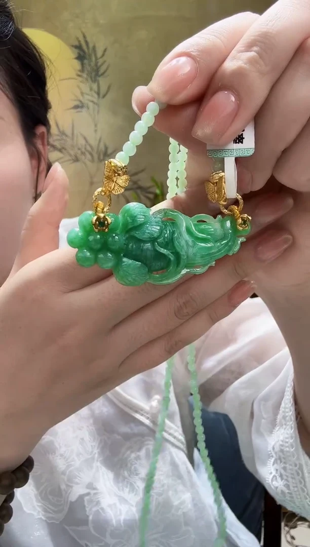 颈饰未镶嵌翡翠吊坠