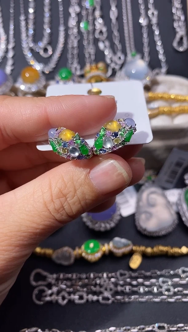 18K金镶嵌翡翠耳饰耳饰