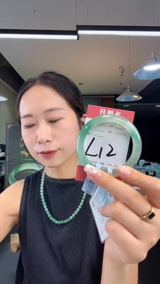 未镶嵌手镯石英质玉非洲翠54
