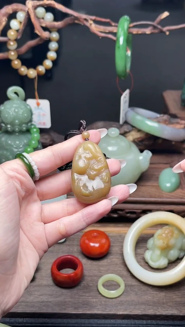 和田玉未镶嵌吊坠(不含链)若羌全糖 随形龙821423