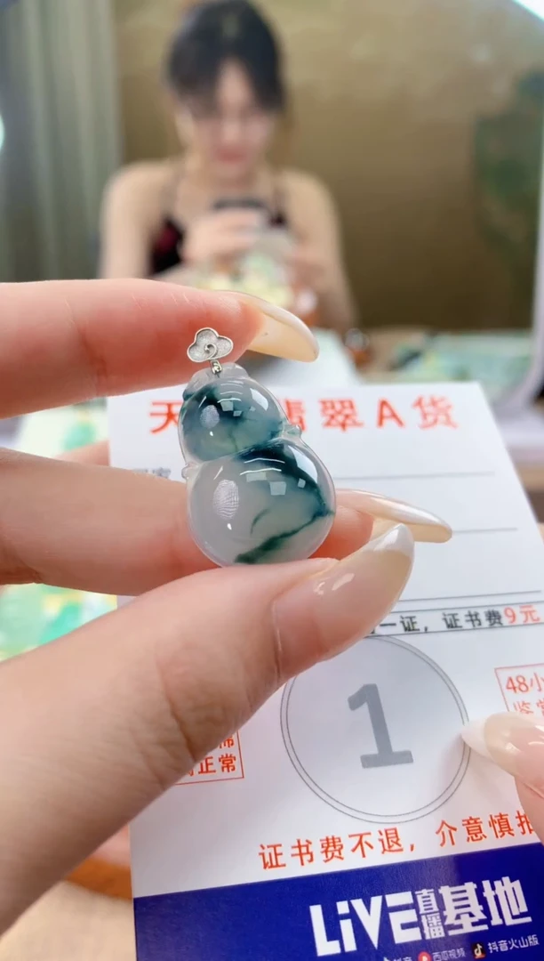 翡翠18K金镶嵌颈饰天然A货翡翠挂件