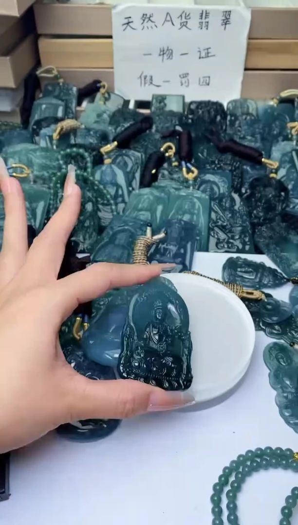 颈饰未镶嵌翡翠