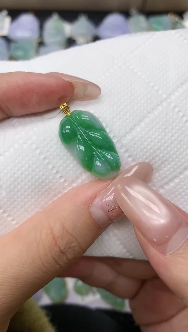 颈饰18K金镶嵌翡翠1111111111