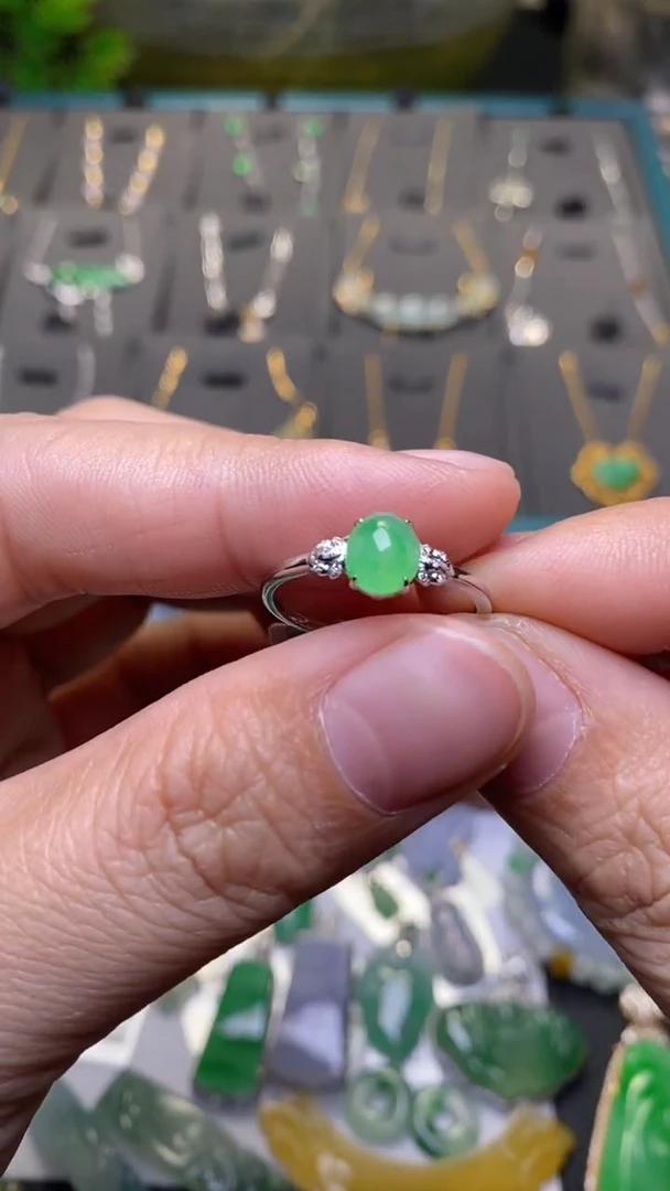 颈饰18K金镶嵌翡翠净货33621