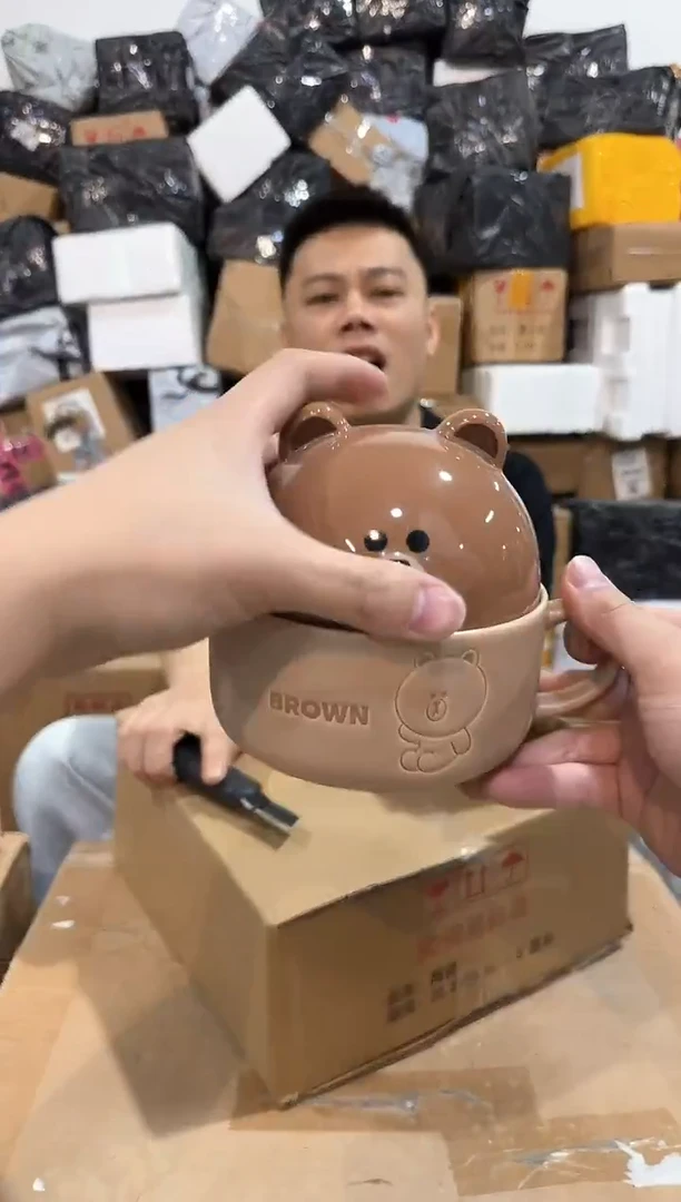 瓷片布朗熊带盖杯