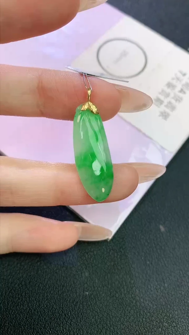 颈饰18K金镶嵌翡翠赠礼盒证书 麦麦