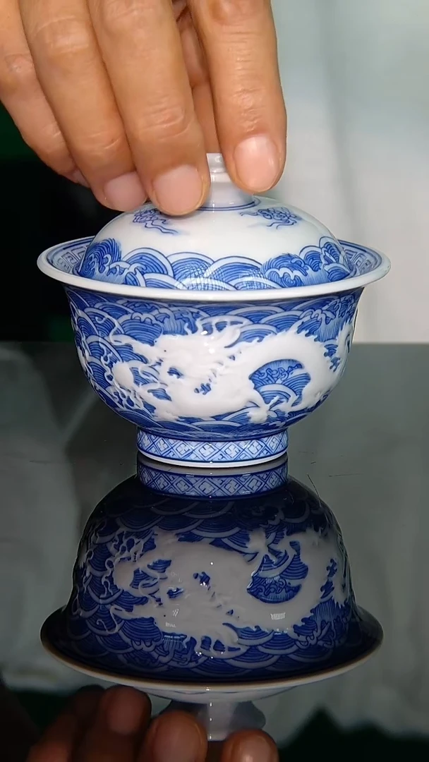 毛仔柴窑青花龙纹堆雕盖碗