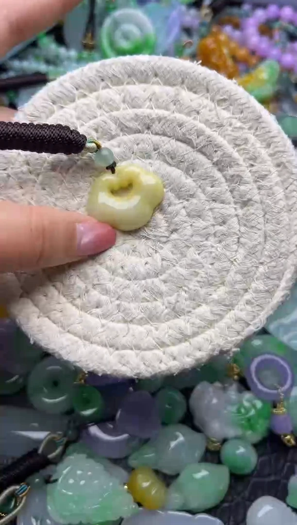 颈饰未镶嵌翡翠天然缅甸翡翠吊坠