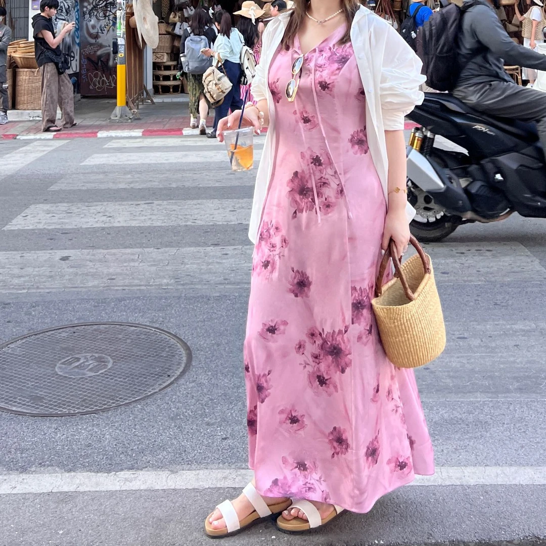 QC宣宣【馥郁玫瑰】微胖大码女度假风印花V领连衣裙ZY412L06