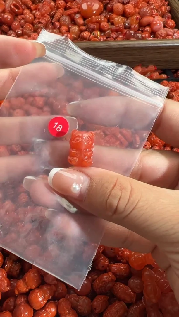 颈饰未镶嵌南红玛瑙1