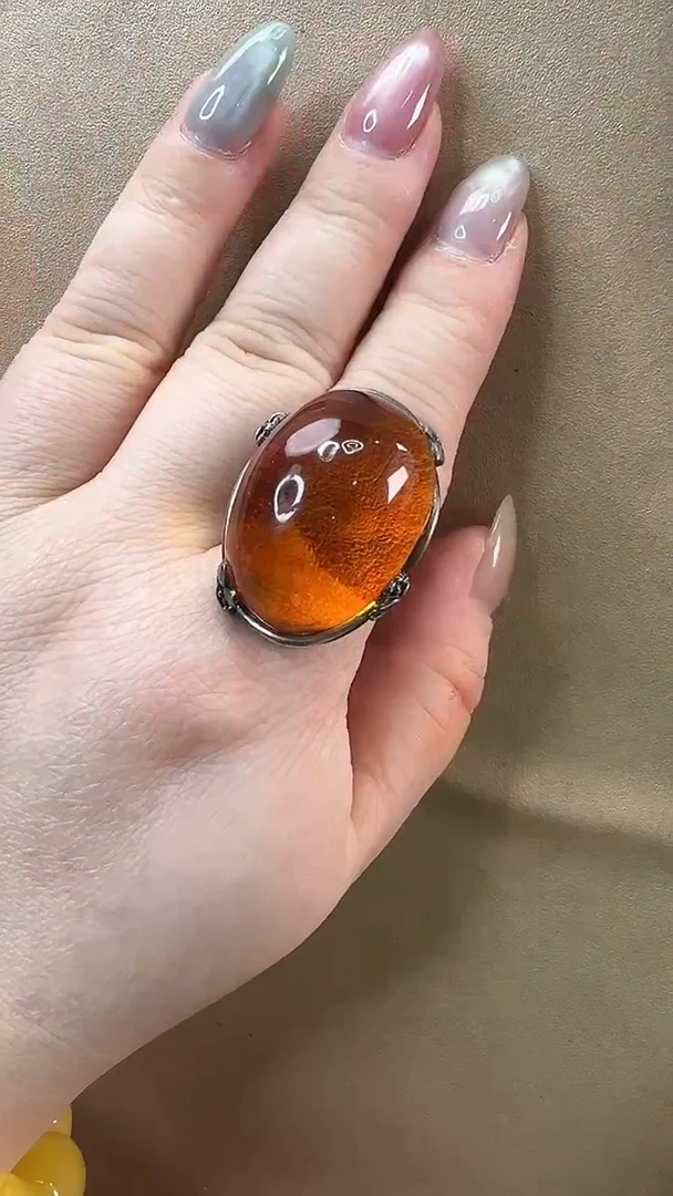 未镶嵌颈饰琥珀戒指