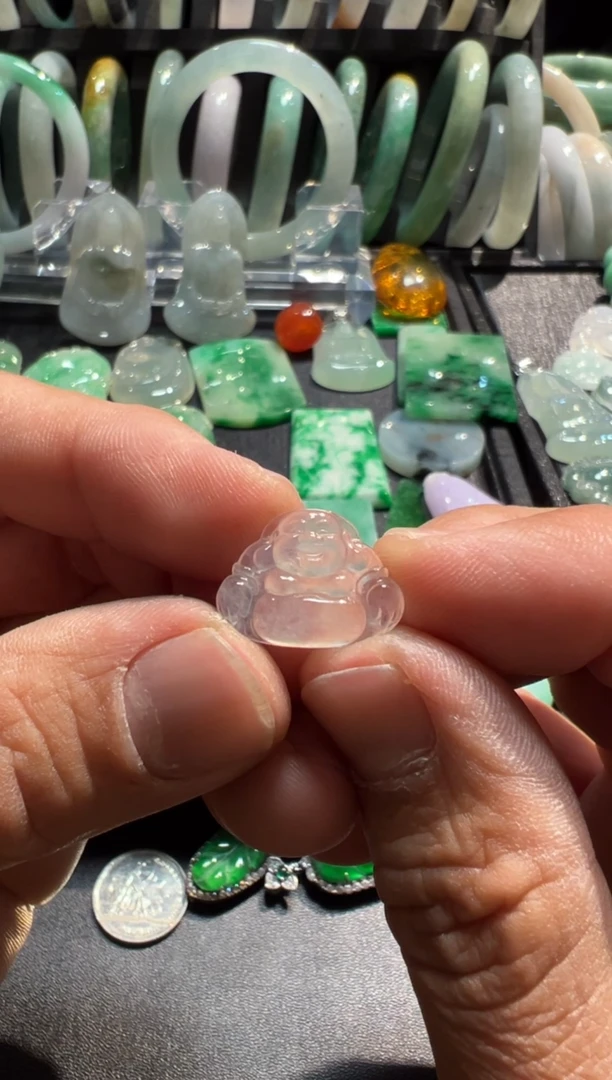 颈饰未镶嵌翡翠翡翠冰小佛公。